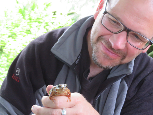 Felix Zajitschek with a frog